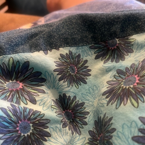 Express black knee-length dress with long sleeves and scoop neck - Picture 4 of 4